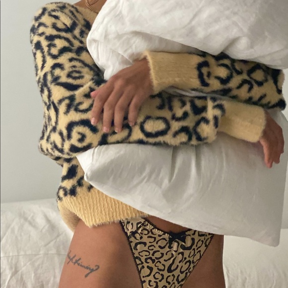 FOR LOVE & LEMONS Frankie Sweater - Picture 6 of 16